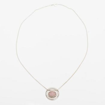 A silver necklace with a rose quartz. Martti Viikinniemi, Heinola 1960's.