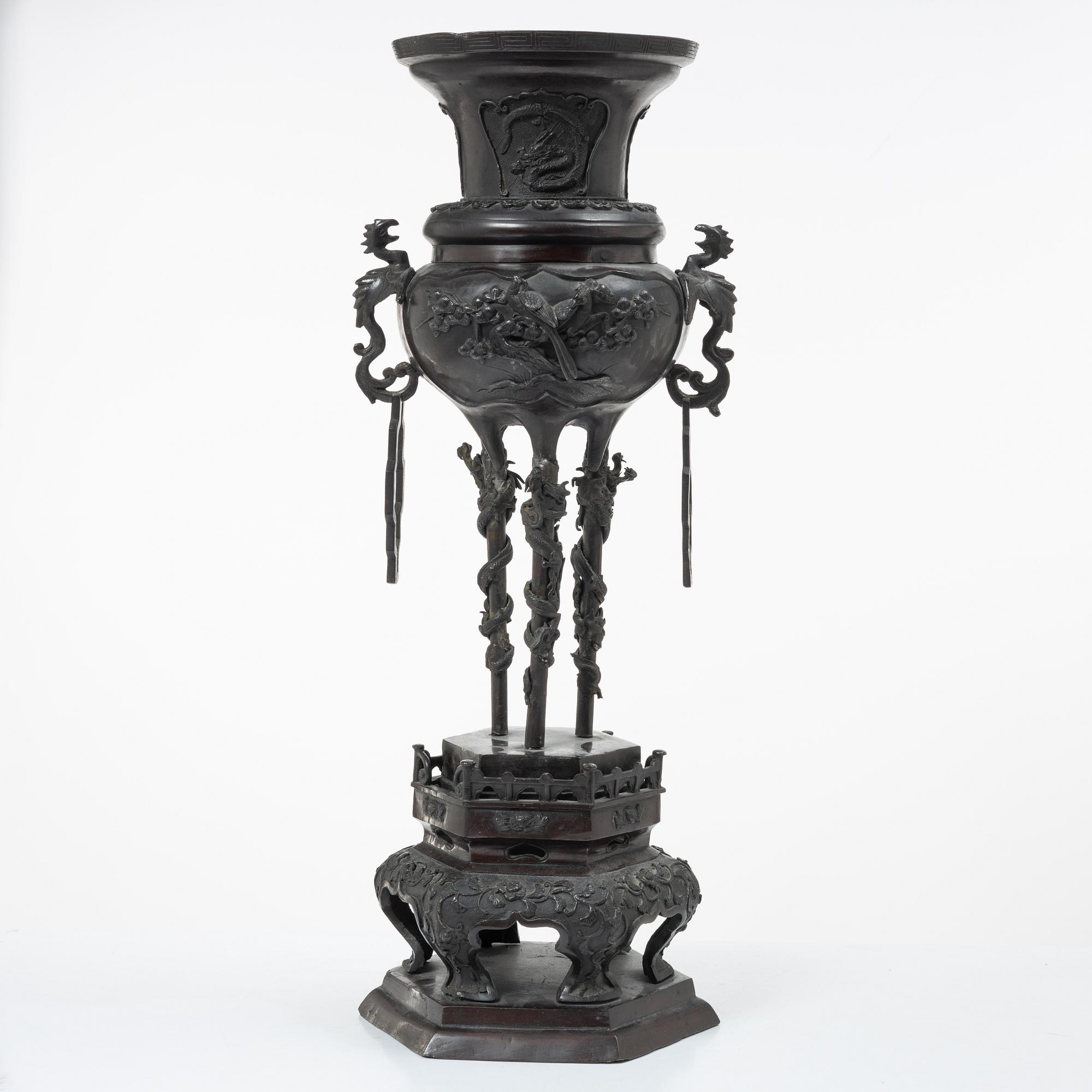 A large Japanese bronze censer, Meiji (1898-1912).