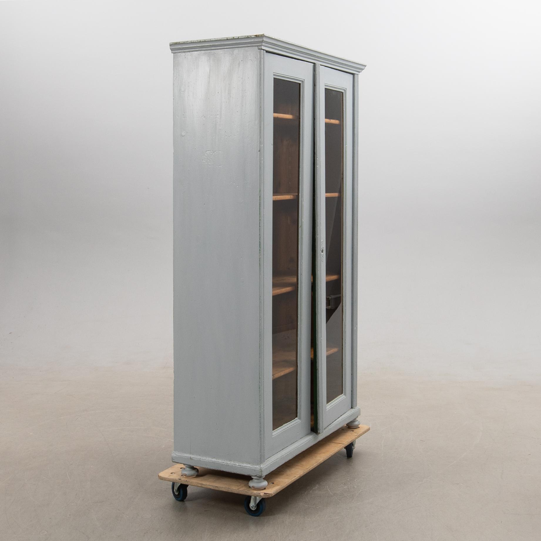 Skåp, omkring 1900.