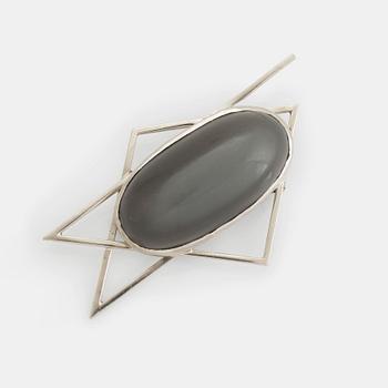 An 18K white gold brooch set with a moonstone.