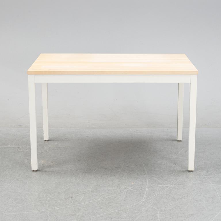 Matbord, 'Multi-O', Nirvan Richter för Norrgavel, 2000-tal.