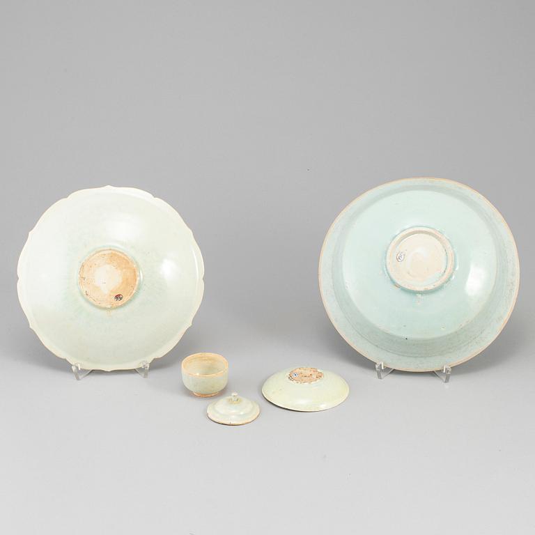 A group of South East Asian ceramics, presumably 20th Century.