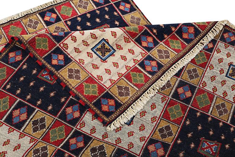 A Kashghai rug, c. 205 x 140 cm.