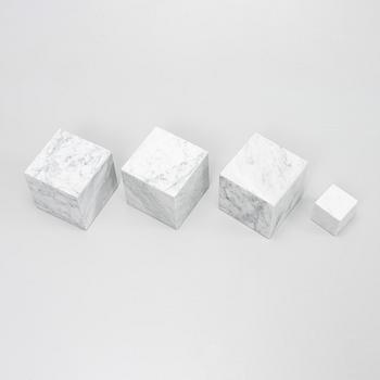 Piedestaler, 4 st, samtida tillverkning.