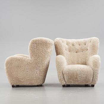 Scandinavian Modern, a pair of mid-20th century armchairs.