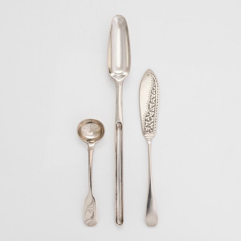 A  7-piece set of sterling silver tableware, England 1756 - 1911.