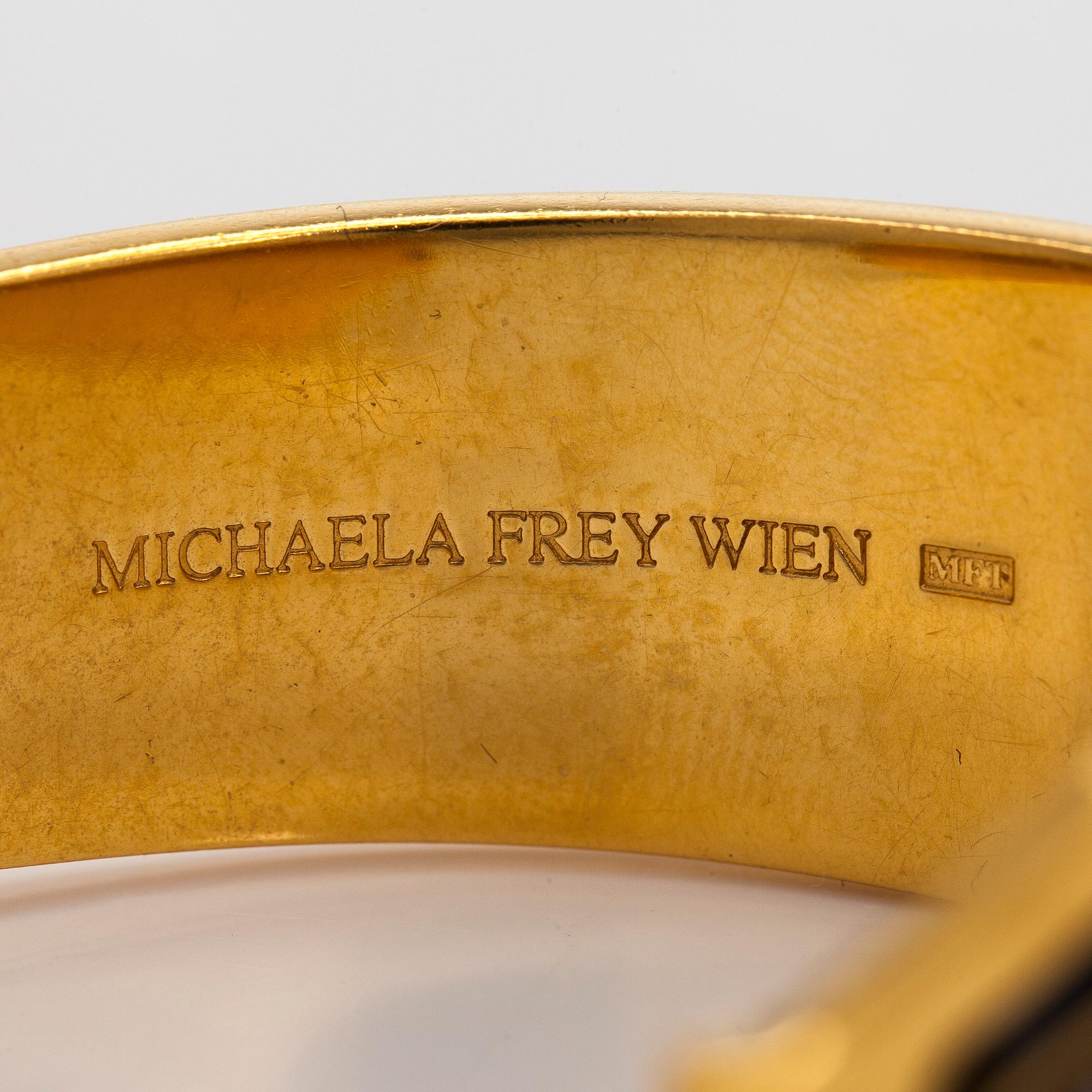 Michaela Frey, armband och halssmycke, förgylld metall, emalj.