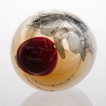 A graal vase signed Sini Majuri 2015.