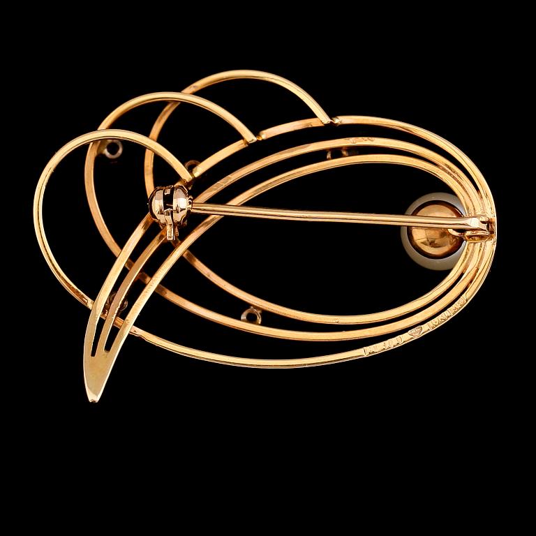 BROSCH, 18 k guld med odlad pärla samt röda stenar. Total vikt ca 6 gram.