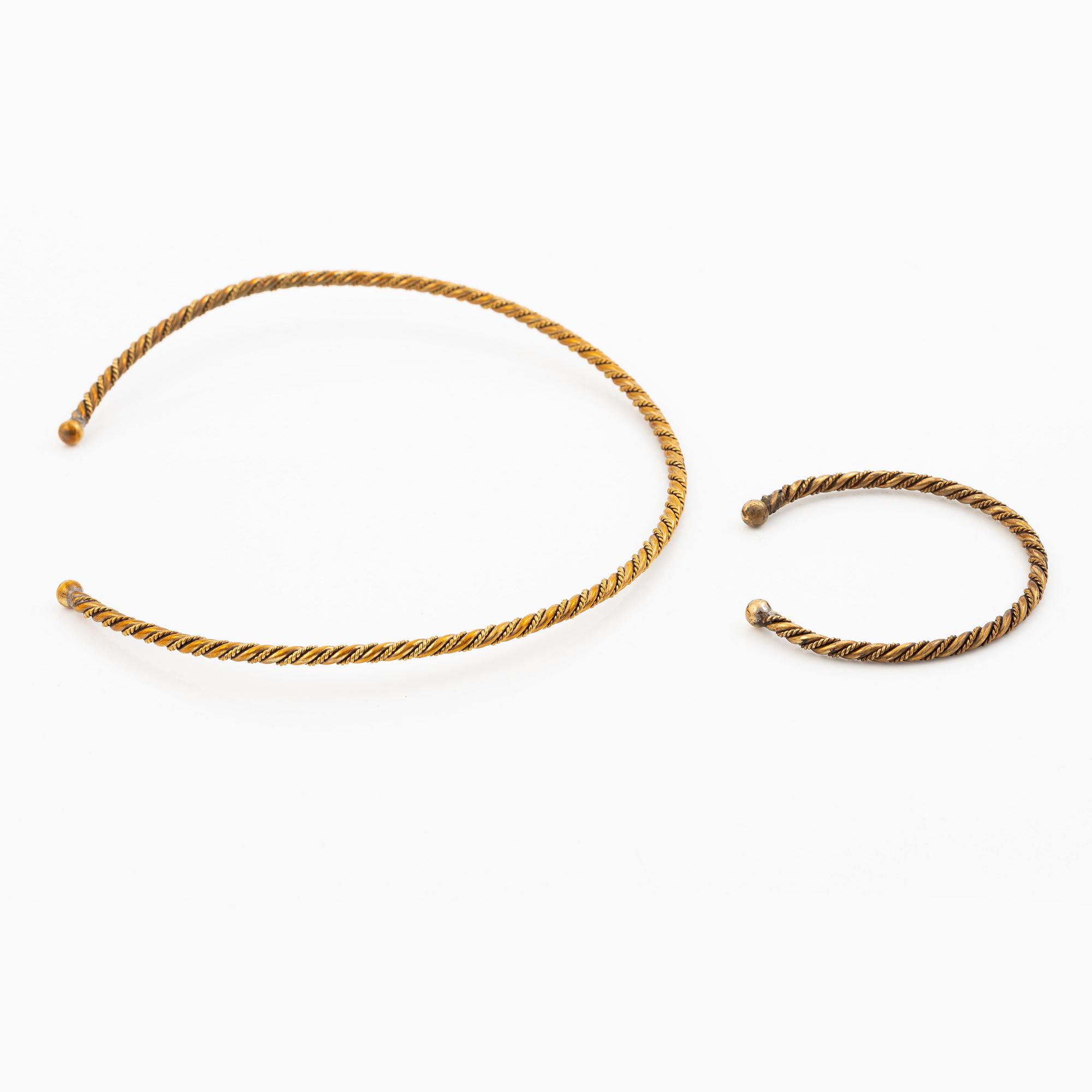 Neck collar and arm ring, bronze, copy after Viking ornament.