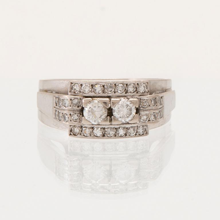 Ring 18K white gold with round brilliant-cut and single-cut diamonds.
