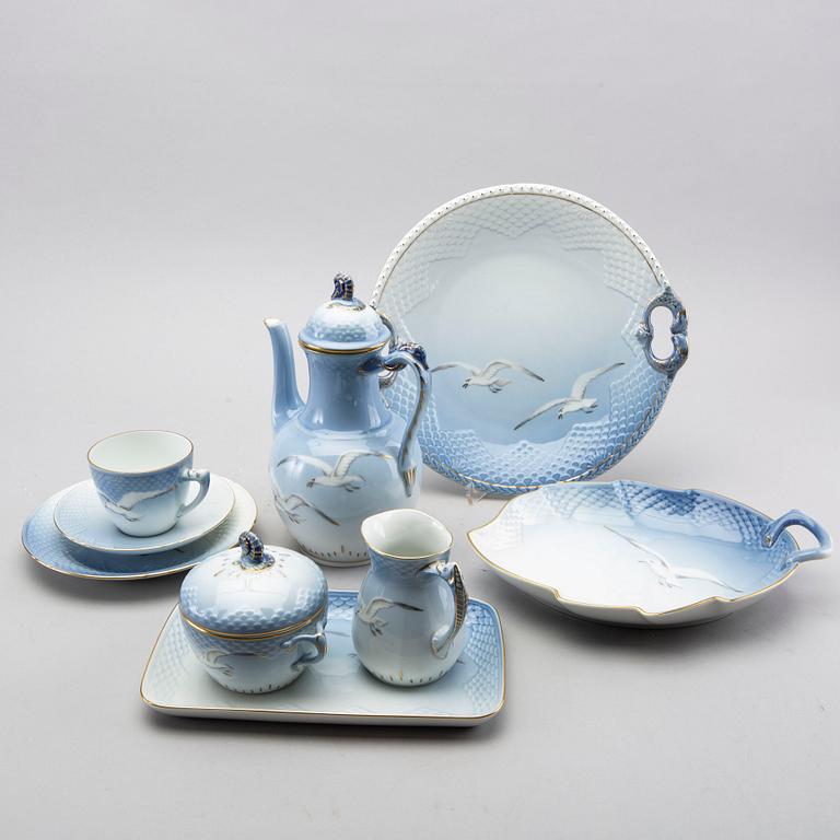 A Bing & Grondhal "Måsen" 32 pcs porcelain coffee service.