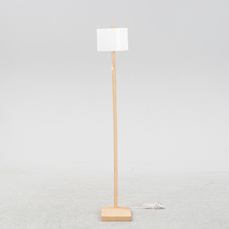 Uno & Östen Kristiansson, a beech and plastic floor light, Luxus, Vittsjö.
