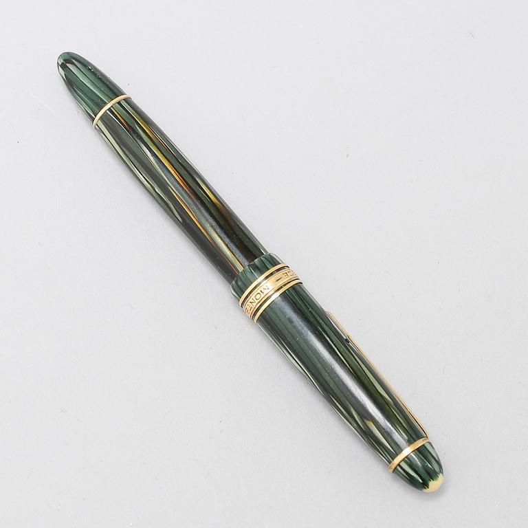 A mid 20th century "Masterpiece M 144G" Montblanc fountain pen.