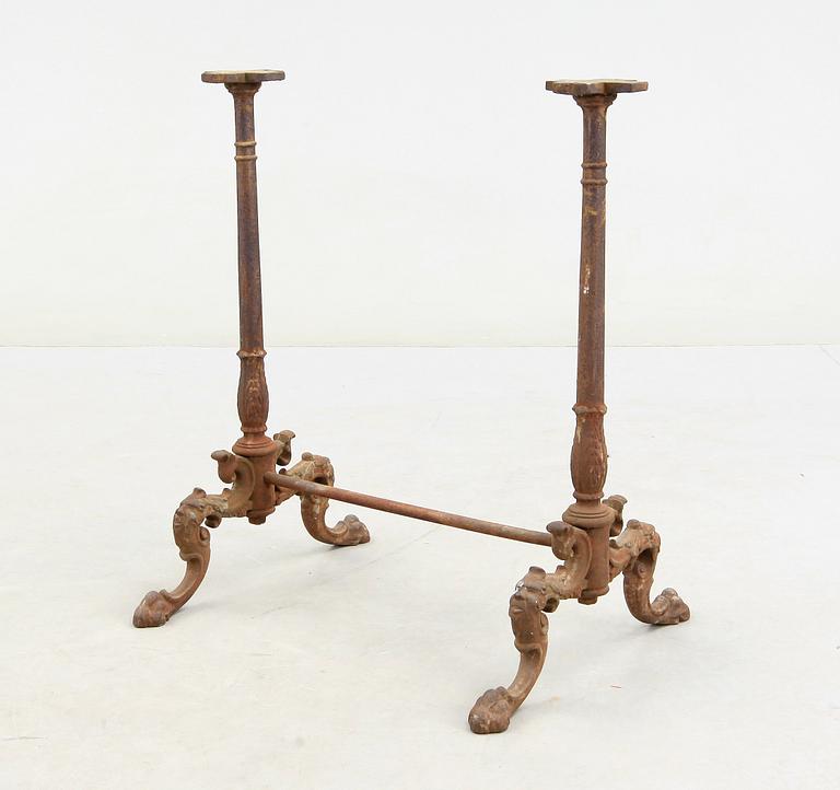 BORDSUNDERREDE, gjutjärn, 1800-talets slut.