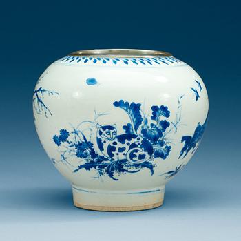 1868. A blue and white Transitional vase, 17th Century.