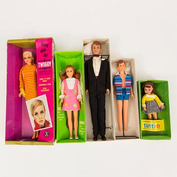 BARBIE OCH HENNES VÄNNER samt TWIGGY, 5 stycken, Mattel, 1960s.