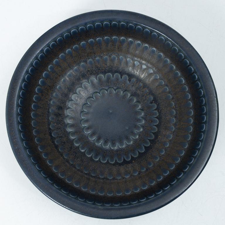 Kåge Verkstad, a set of three ceramic bowls and a small dish, Gustavsberg, Sweden, 1957-61.