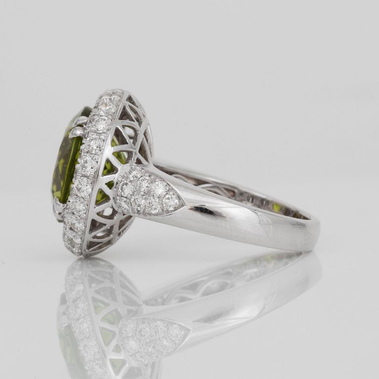 A Burmese 8.50 ct peridot and pavé-set diamond ring. Total carat weight of diamonds circa 2.00 cts.