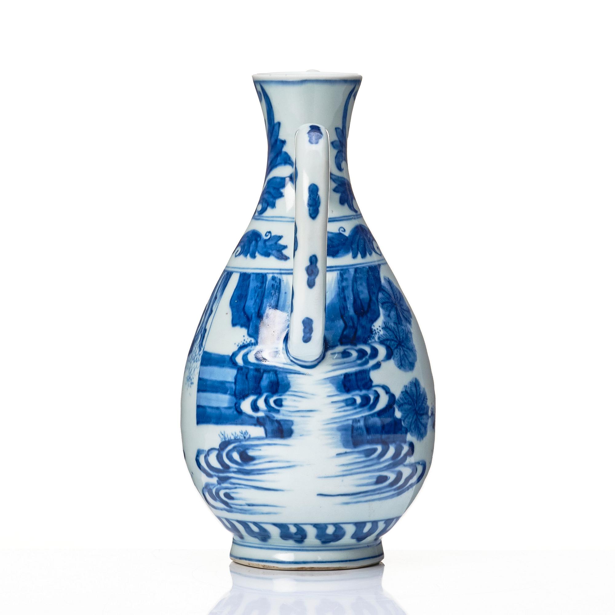A blue and white Transition ewer, 17th Century.