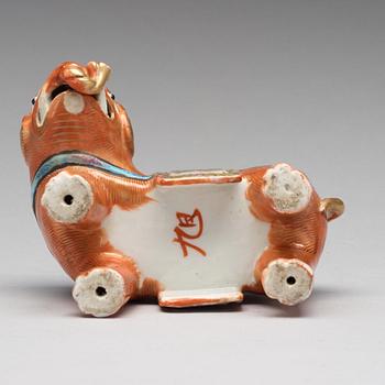 A Canton figure of an elephant, late Qing dynasty, circa 1900.