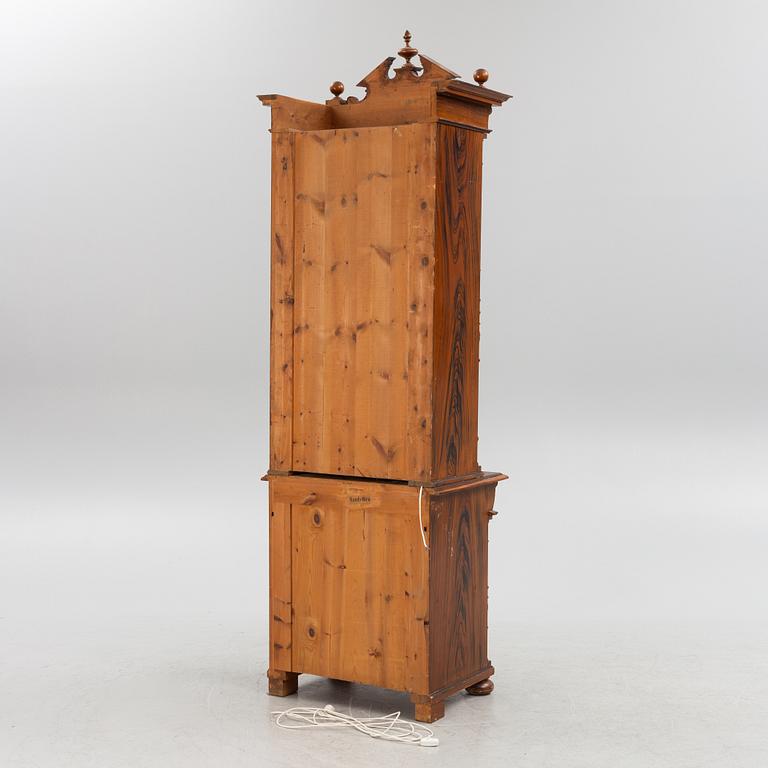 Bokskåp, nyrenässansstil, 1800-talets slut.