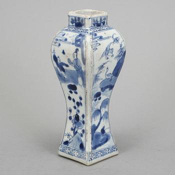 VAS, porslin, Kina. Kangxi 1662-1722.
