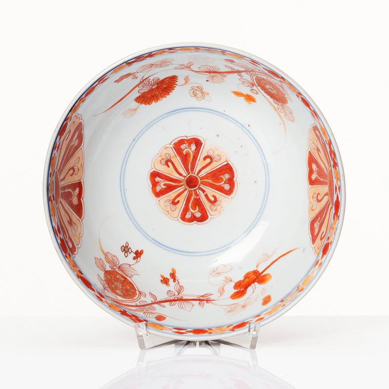 A black and iron red decorated bowl, Qing dynasty, early 18th Century.