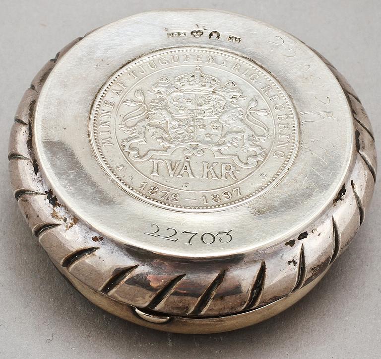 SKÅL samt DOSA, silver, bl.a. T. Eldh, 1900-talets början. Tot ca 180 g.