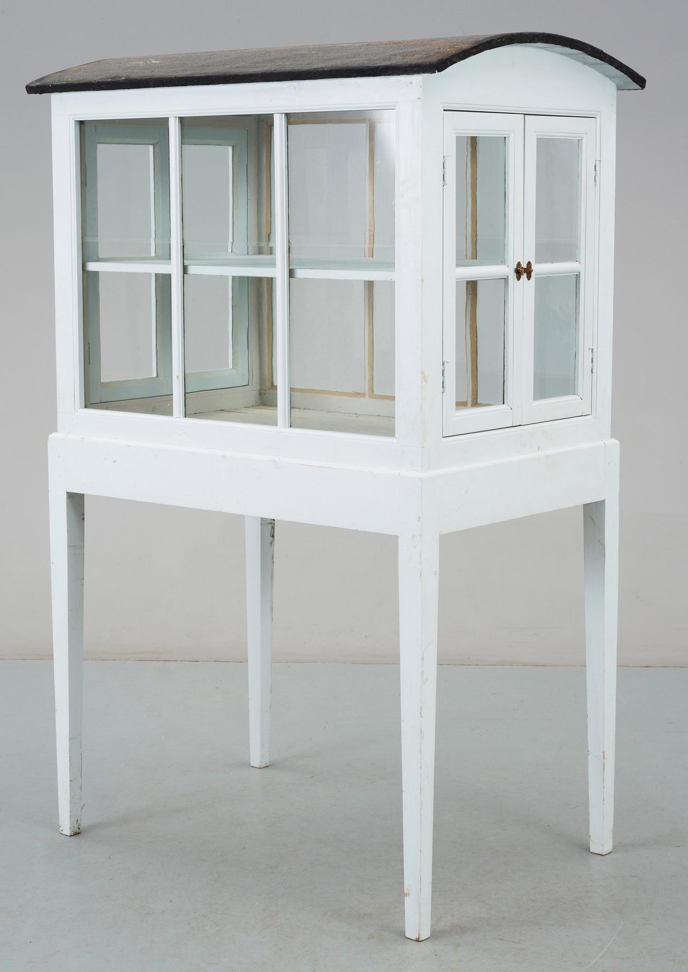 ORANGERISKÅP, 2000-tal.