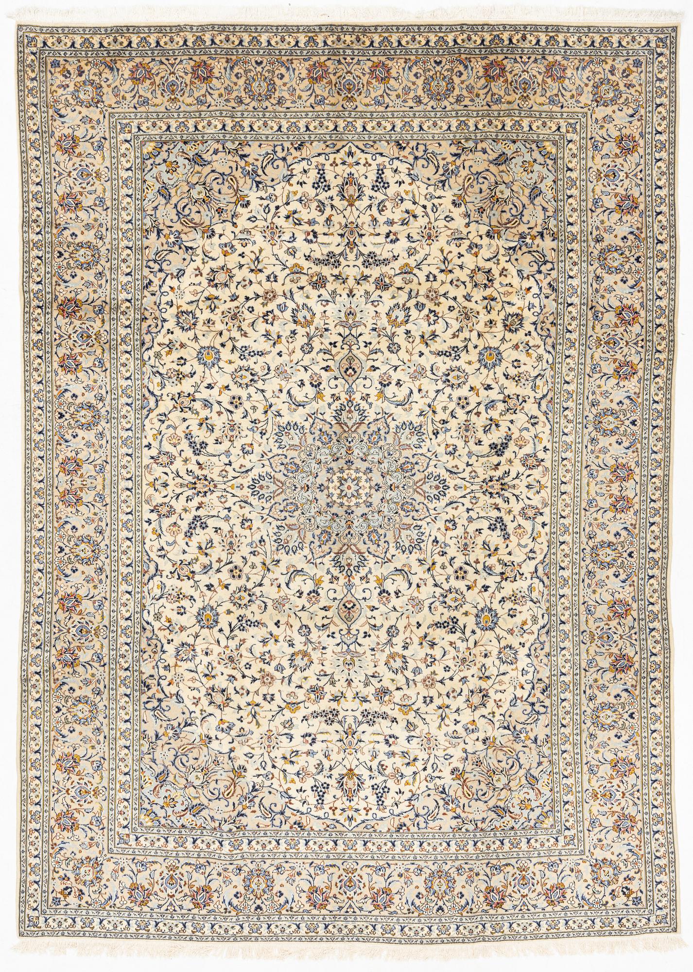 A carpet, semi-antique, Kashan, ca 398 x 281 cm.