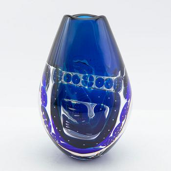 Edvin Öhrström, Vase "The Girl and the Dove" Ariel Orrefors signed.