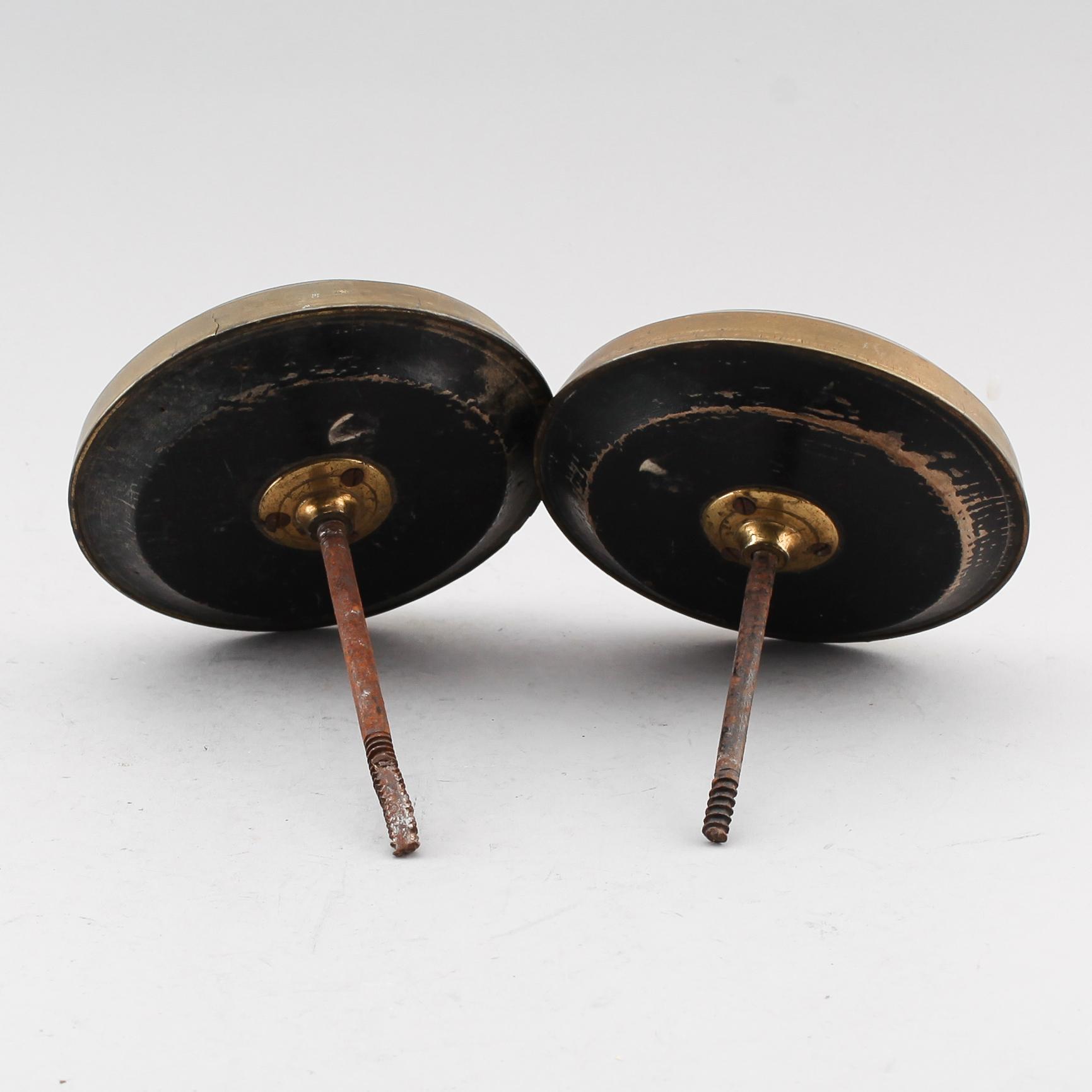 GARDINOMTAG, 1 par, mässing, trä och textil, 1800-tal.