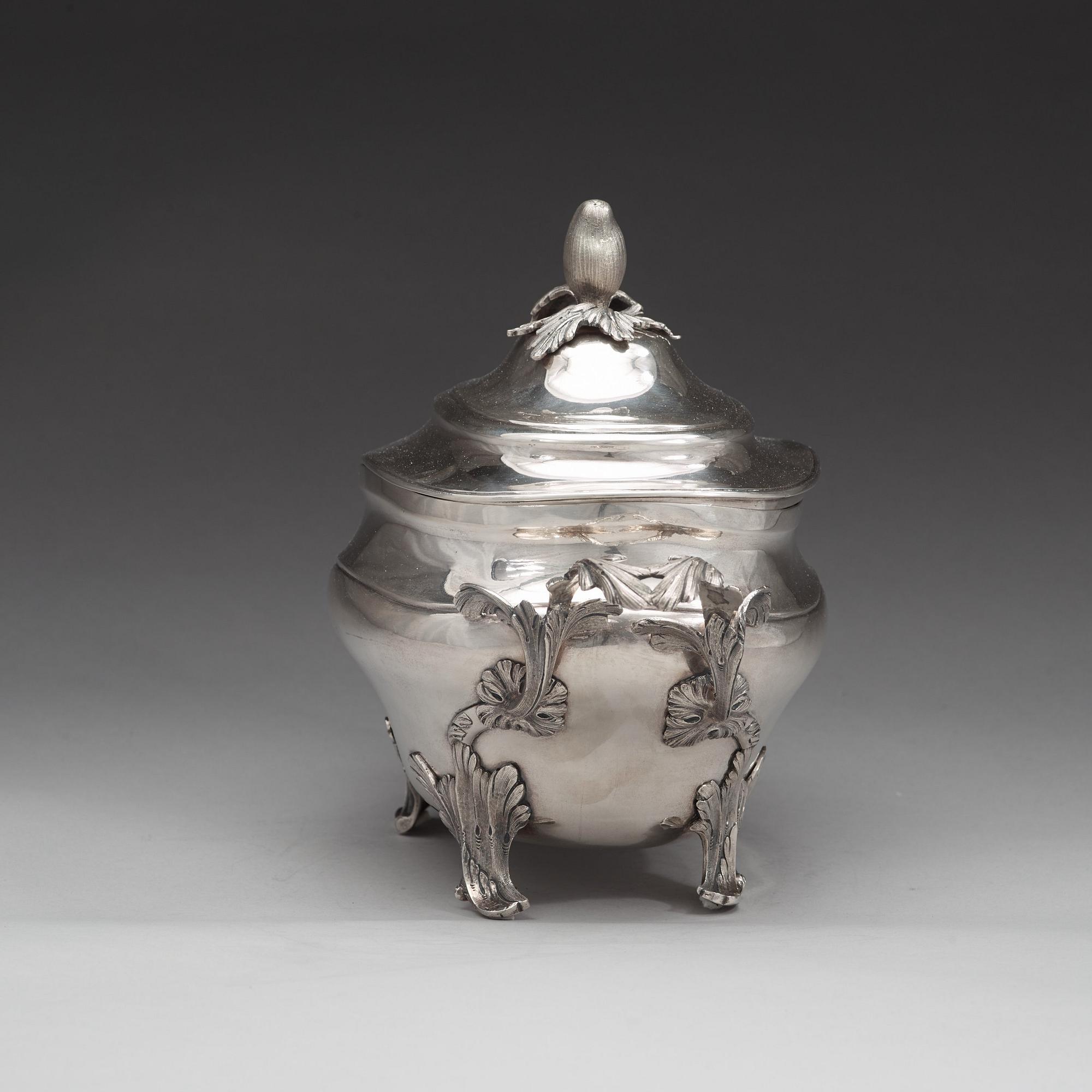 BERNT ERLANDSSON, Kristianstad 1909, terrin med lock och fat, silver, rokoko-stil.
