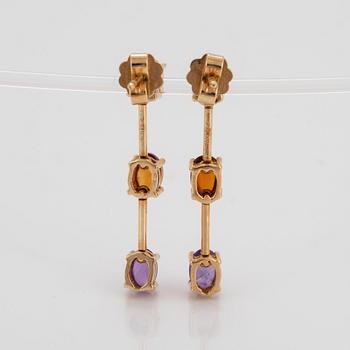 A pair of 18K gold earrings set with cabochon-cut citrines and amethysts.