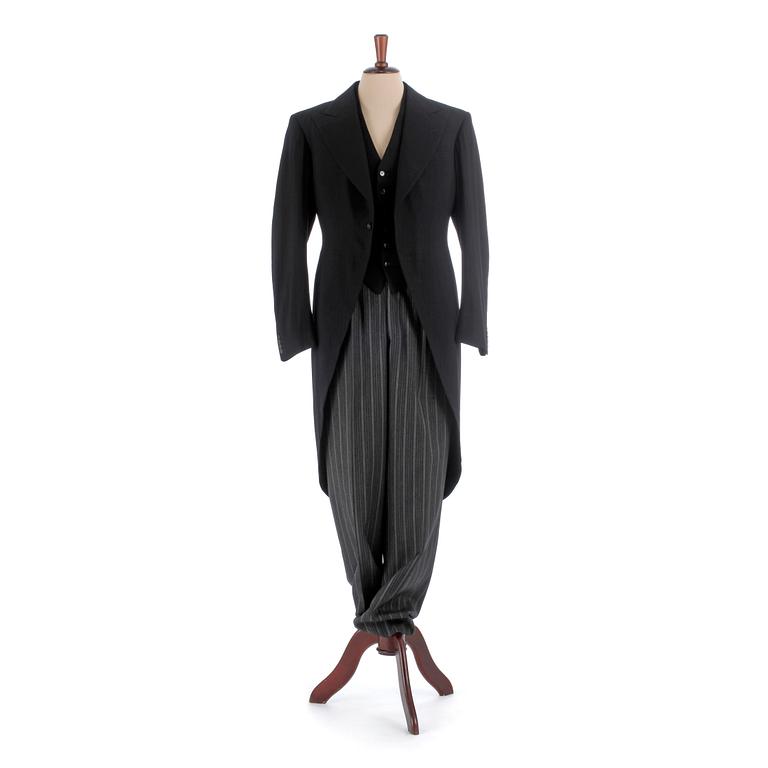 A.W. BAUER, a morning coat consisting of three pieces.