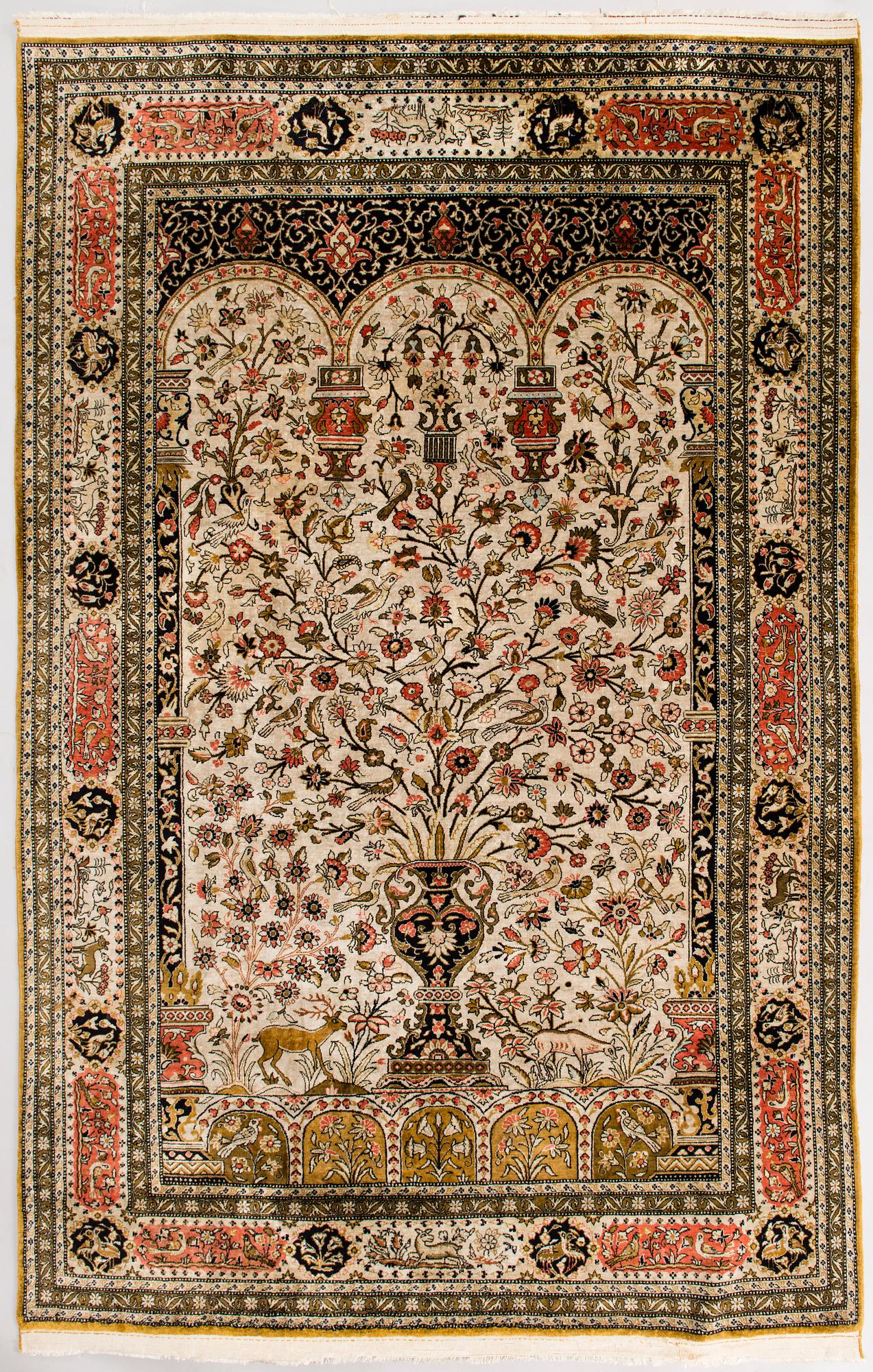 MATTA, orientalisk. Silke. Ca 206x136 cm.