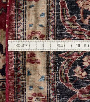 A CARPET, a semi-antique Esfahan, ca 174,5 x 143,5 cm.