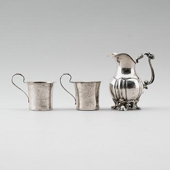 GRÄDDKANNA samt BÄGARE, 1 par, silver, svenska stämplar, 1800-tal. Vikt ca 136 g.
