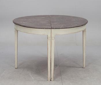 HALVMÅNEBORD, 2 st, 1900-talets första hälft.