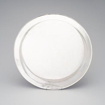 A silver tray marked Auran kultaseppä 1988, weight 1707 g.