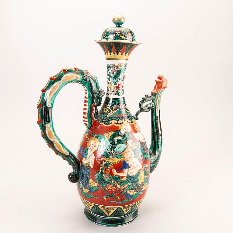 A Japanese ewer with cover, Meiji period (1862-1912).