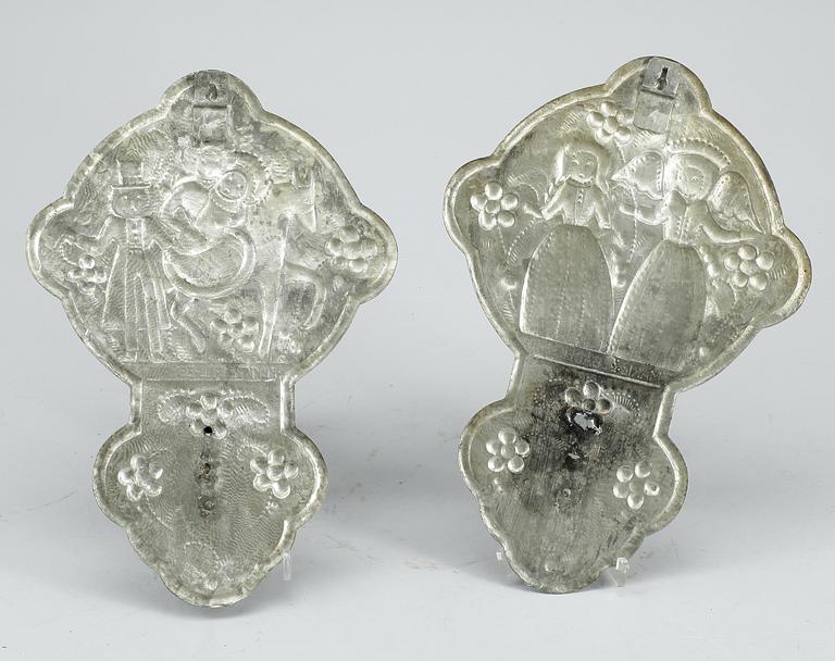 VÄGGPLÅTAR, 2 st, vitmetall, 1800-talets slut.