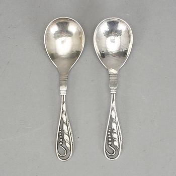 SKEDAR, 2 st, silver, GEORG JENSEN, Danmark, 1900-talets första hälft. Vikt ca 78 cm.