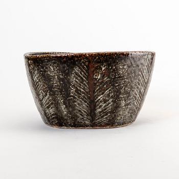 A signed Carl-Harry Stålhane unique stoneware bowl from Rörstrand.