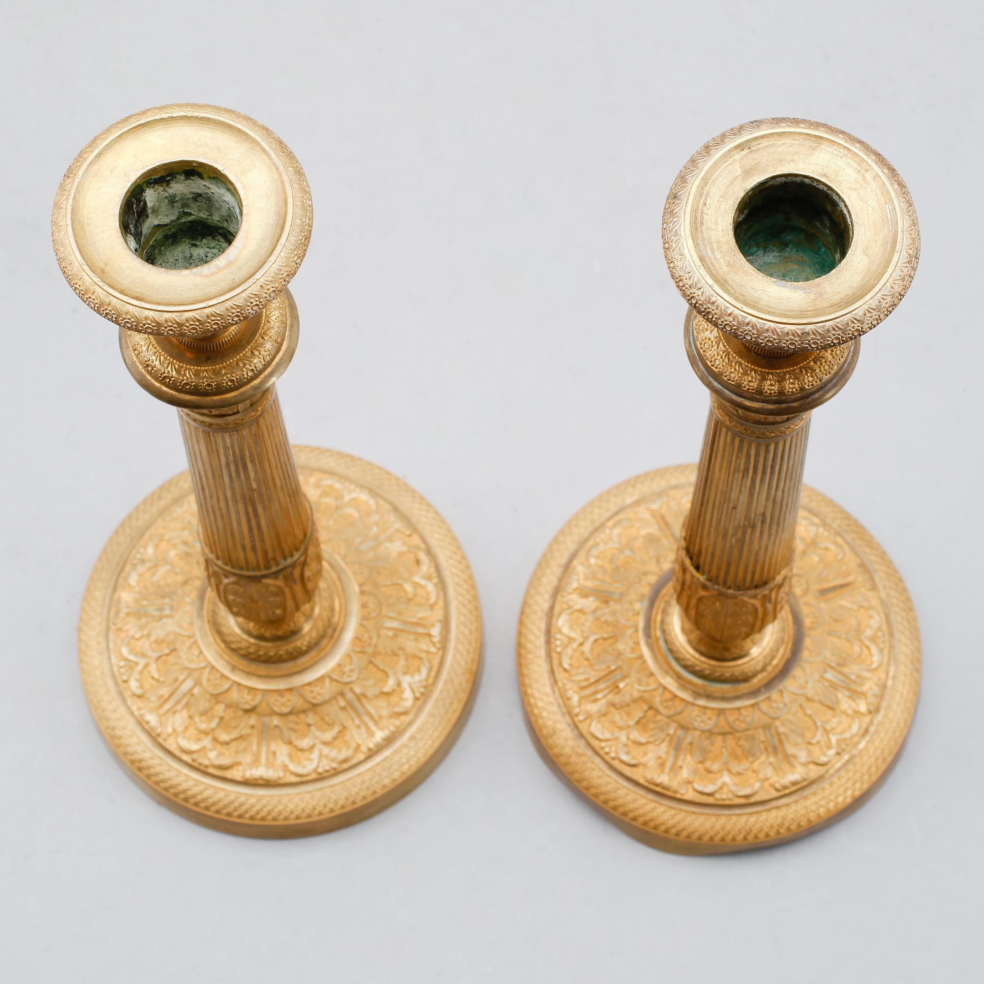 LJUSSTAKAR, 1 par, förgylld brons, empire, 1800-talets första hälft.