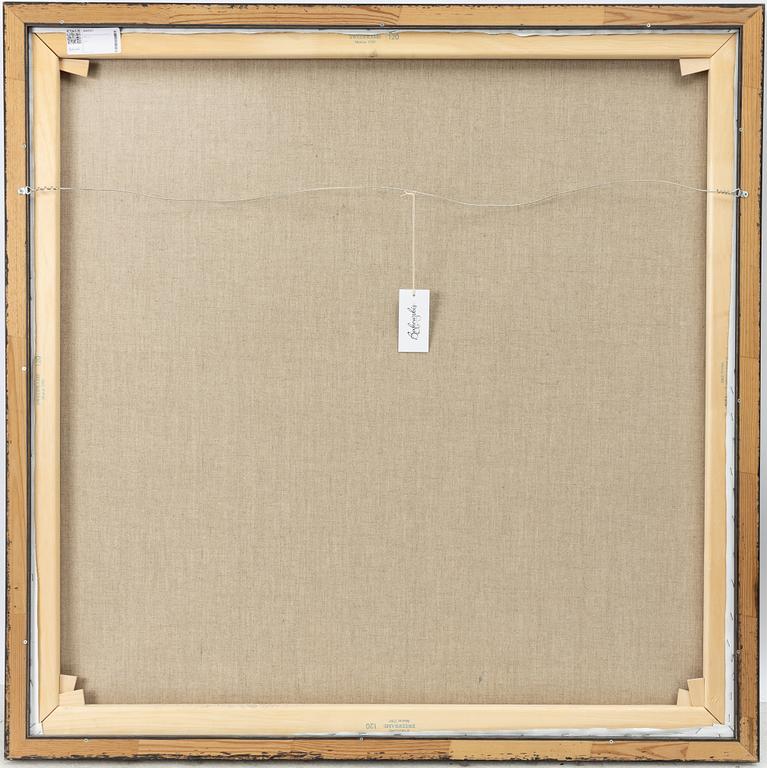 Carolina Gynning, Porträtt mot blå fond.