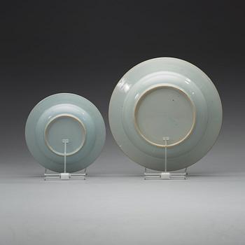 SERVISDELAR, 10 stycken, vapenporslin. Qingdynastin, Qianlong (1736-95).