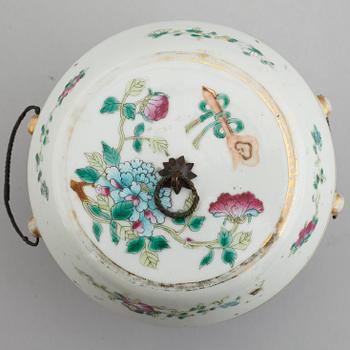 A famille rose jar with cover, late Qing dynasty, circa 1900.