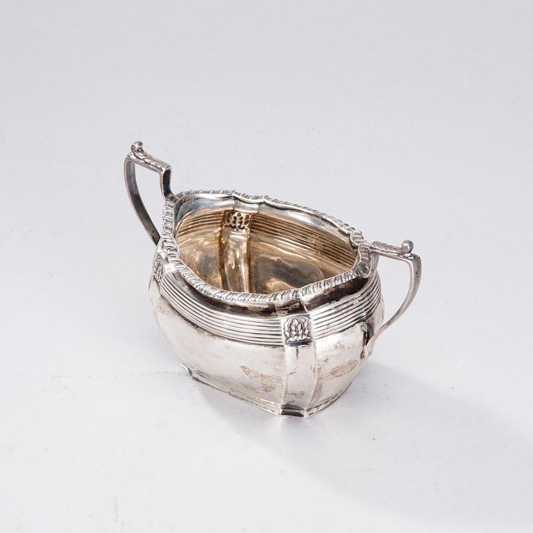 SOCKERSKÅL OCH GRÄDDSNÄCKA, sterling silver, Sheffield 1901. Vikt 230 g.